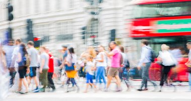 Piccadilly circus halkın, turistlerin ve kavşak geçiş Londralılar dolu. Londra, İngiltere