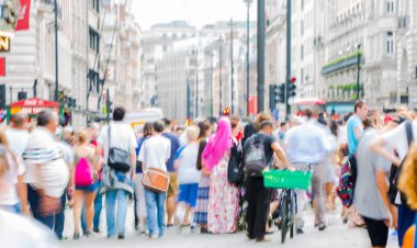 Piccadilly circus halkın, turistlerin ve kavşak geçiş Londralılar dolu. Londra, İngiltere