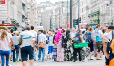 Piccadilly circus halkın, turistlerin ve kavşak geçiş Londralılar dolu. Londra, İngiltere