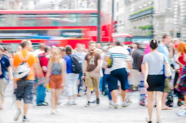 Piccadilly circus halkın, turistlerin ve kavşak geçiş Londralılar dolu. Londra, İngiltere