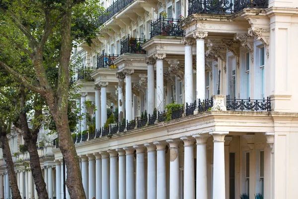 Luxury apartment buildings in Kensington. London, UK — Stock Photo, Image