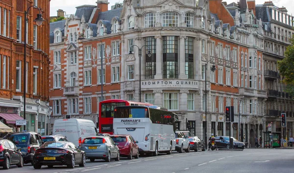 肯辛顿的豪华公寓住宅。伦敦，英国 — 图库照片