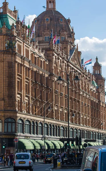 LONDRES, Reino Unido. Loja de departamentos Harrods em Knightsbridge — Fotografia de Stock
