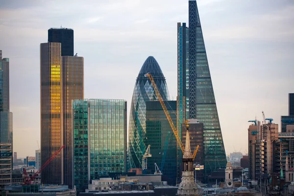 City of London bij zonsondergang. London, Verenigd Koninkrijk — Stockfoto