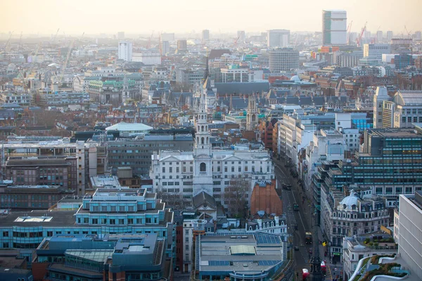 Z londýnské City při západu slunce. Londýn, Velká Británie — Stock fotografie