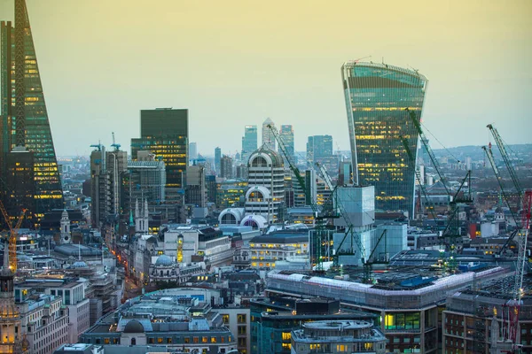 Şehir Londra gün batımında. Londra, İngiltere — Stok fotoğraf