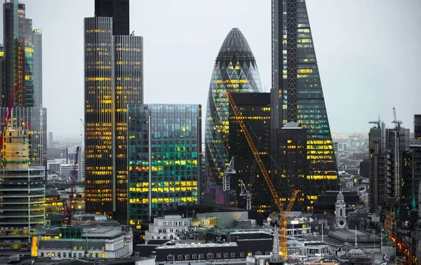 City of London bij zonsondergang. London, Verenigd Koninkrijk — Stockfoto