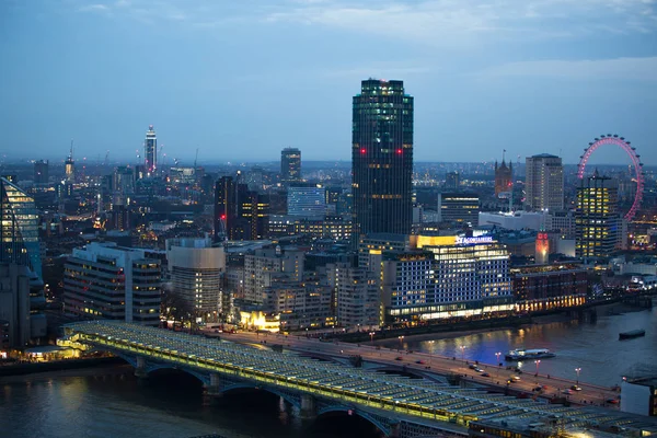 Cidade de Londres ao pôr-do-sol. Londres, Reino Unido — Fotografia de Stock