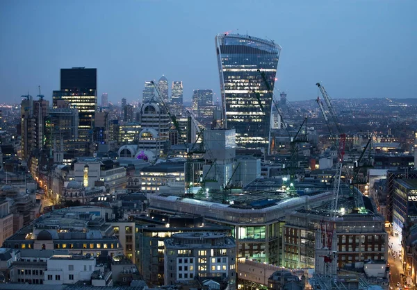 ロンドンの街の夜景です。ロンドン、英国 — ストック写真