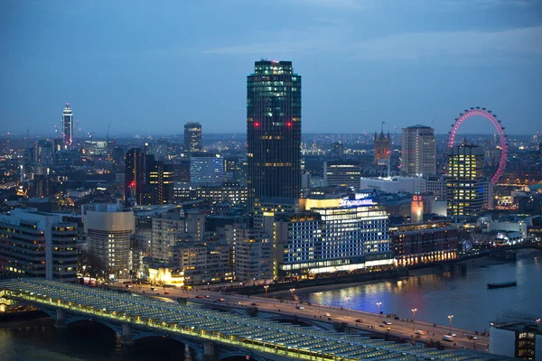 伦敦金融城的夜景。伦敦，英国 — 图库照片
