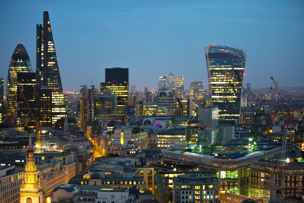 ロンドンの街の夜景です。ロンドン、英国 — ストック写真