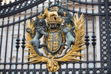 Londra, İngiltere - 4 Ekim 2016: Buckingham Sarayı kapıları