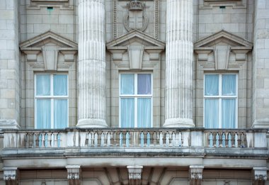 Londra, İngiltere - 4 Ekim 2016: Buckingham Sarayı Kraliçe Elizabeth II İngiltere hükümdarı rezidanstır. Kraliyet balkon