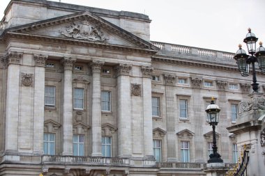 Londra, İngiltere - 4 Ekim 2016: Buckingham Sarayı Kraliçe Elizabeth II İngiltere hükümdarı rezidanstır. Kraliyet balkon