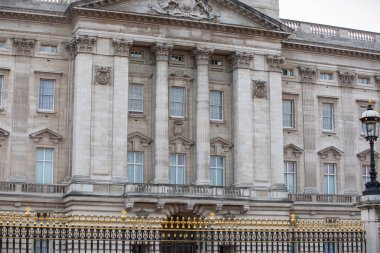 Londra, İngiltere - 4 Ekim 2016: Buckingham Sarayı Kraliçe Elizabeth II İngiltere hükümdarı rezidanstır. Kraliyet balkon