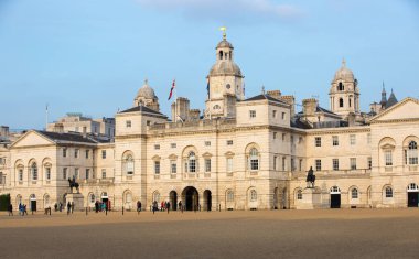 Londra, İngiltere - 4 Ekim 2016: Whitehall, Kraliyet at Guard Sarayı