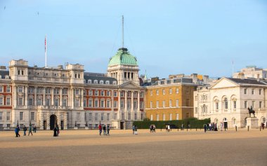 Londra, İngiltere - 4 Ekim 2016: Whitehall, Kraliyet at Guard Sarayı