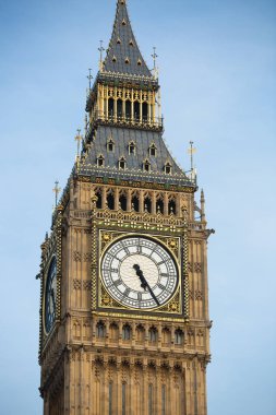 Londra, İngiltere - 27 Haziran 2017: Big Ben ve evler Parlamentosu. Londra, İngiltere