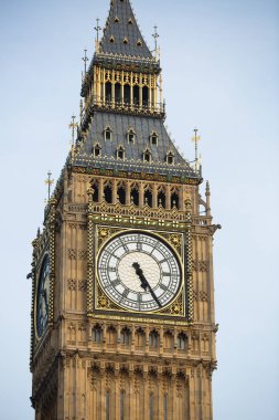 Londra, İngiltere - 27 Haziran 2017: Big Ben ve evler Parlamentosu. Londra, İngiltere