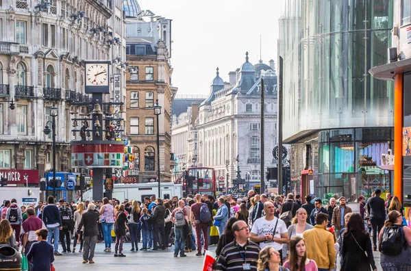 London October 2016 Lots People Tourists Londoners Walking Leicester Square — Stock Photo, Image