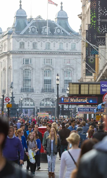 London October 2016 Lots People Tourists Londoners Walking Leicester Square — Stock Photo, Image