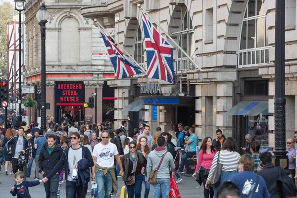 Londres Reino Unido Outubro 2016 Piccadilly Círculo Muitos Turistas Londrinos — Fotografia de Stock