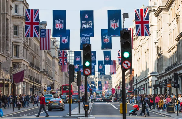 London October 2015 Regent Street Decorated British Flags Lots People — Stock Photo, Image