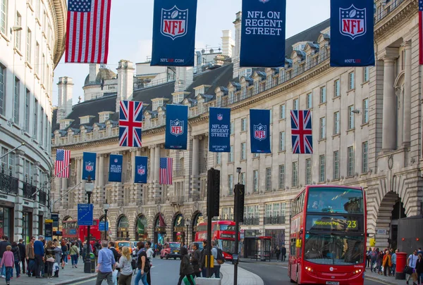London October 2015 Regent Street Decorated British Flags Lots People — Stock Photo, Image