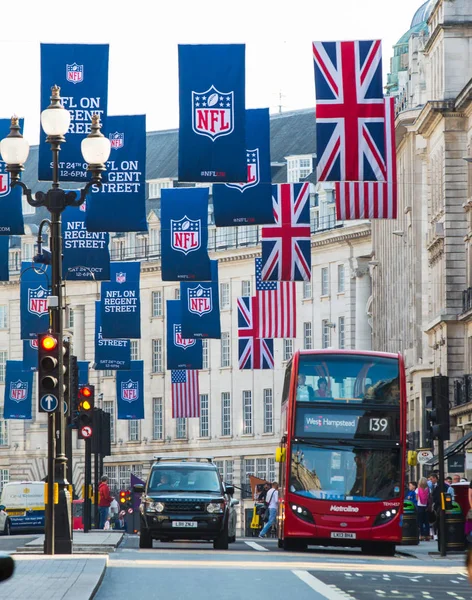 Londýn Října 2015 Regent Street Zdobené Britské Vlajky Spousta Lidí — Stock fotografie