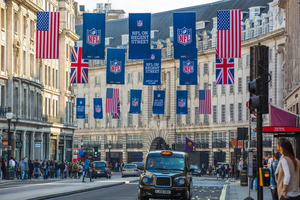 Londýn Října 2015 Regent Street Zdobené Britské Vlajky Spousta Lidí — Stock fotografie