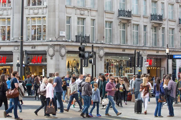 London Verenigd Koninkrijk Augustus 2016 Veel Mensen Toeristen Londenaren Shoppers — Stockfoto