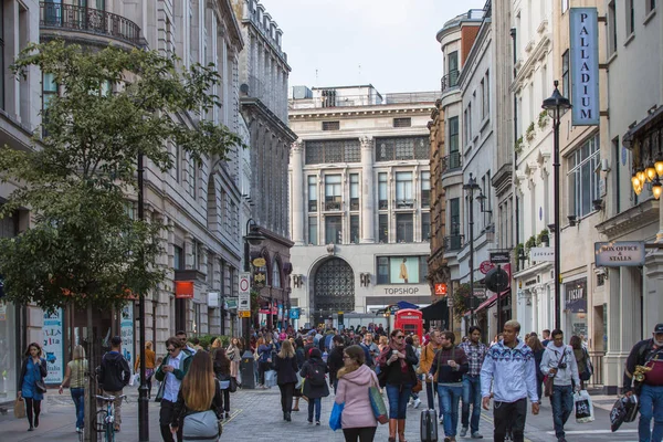 Londyn Wielka Brytania Sierpnia 2016 Mnóstwo Ludzi Turystów Londyńczycy Kupujących — Zdjęcie stockowe