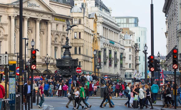 Londres Reino Unido Octubre 2015 Piccadilly Street Mucha Gente Transporte — Foto de Stock