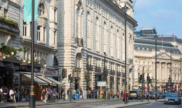 Londres Reino Unido Outubro 2015 Piccadilly Street Muitas Pessoas Transportes — Fotografia de Stock