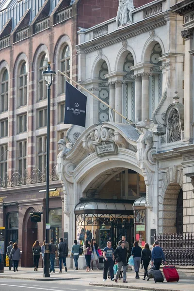 Londres Reino Unido Octubre 2015 Piccadilly Street Mucha Gente Transporte — Foto de Stock