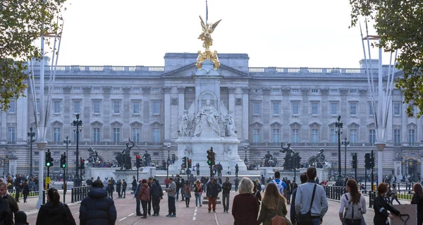 Londra Ngiltere Ekim 2016 Buckingham Sarayı Kraliçe Elizabeth Ngiltere Hükümdarı — Stok fotoğraf