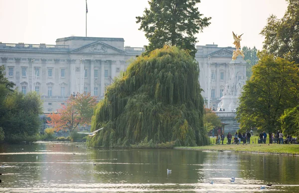 London Storbritannien Oktober 2016 Buckingham Palace Uppehållet Drottningen Elizabeth Monarken — Stockfoto