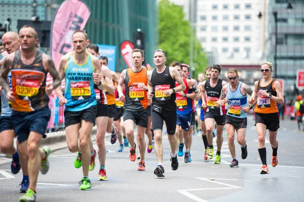 London April 2017 Lots People Running London Marathon People Cheering — Stock Photo, Image