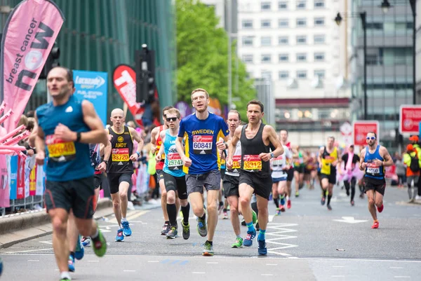 London April 2017 Lots People Running London Marathon People Cheering — Stock Photo, Image