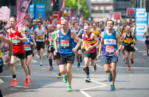 London April 2017 Lots People Running London Marathon People Cheering — Stock Photo, Image