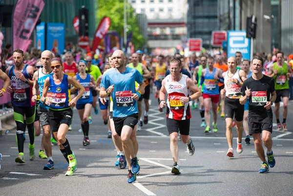 London April 2017 Lots People Running London Marathon People Cheering — Stock Photo, Image