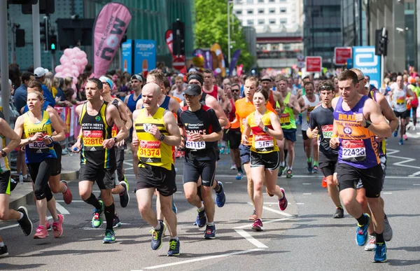 London April 2017 Lots People Running London Marathon People Cheering — Stock Photo, Image