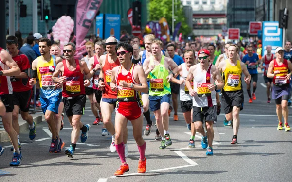 London April 2017 Lots People Running London Marathon People Cheering — Stock Photo, Image