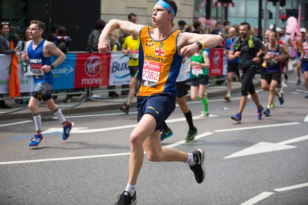 Joyeux Coureur Marathon Applaudissant Public Collecte Fonds Bienfaisance — Photo