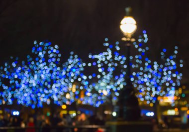 Arka plan Christmas lights uzun pozlama ile yapılmış. Görüntü arka plan veya fotoğraf manipülasyon için