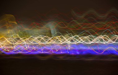 Arka plan Christmas lights uzun pozlama ile yapılmış. Görüntü arka plan veya fotoğraf manipülasyon için