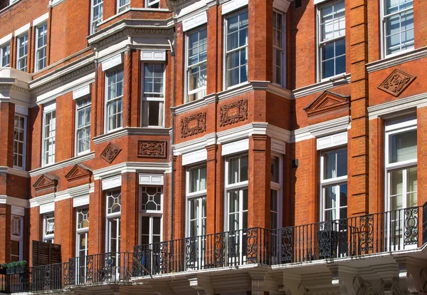 定期的な建物の行とメイフェアのロンドン イギリス 2016 住宅アリア ロンドン中心部の高級ホテル — ストック写真