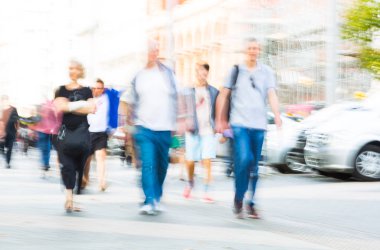 Londra, İngiltere - 8 Eylül 2016: İnsanlar Knightsbridge'deki bulanık görüntü. Modern hayat kavramı