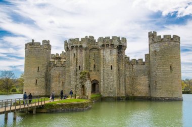 Bodiam, İngiltere - 1 Mayıs, 2016: Bodiam Kalesi 14 moated Hisar/kale