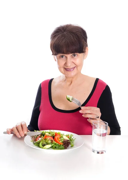 Wieku Emerytalnego Dobry Patrząc Uśmiechający Się Kobieta Jedzenie Zielona Sałata — Zdjęcie stockowe